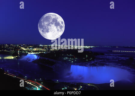 Storico 1996 FUOCHI D'ARTIFICIO AMERICAN e cascate Horseshoe Niagara Falls CANADA STATI UNITI D'AMERICA Foto Stock