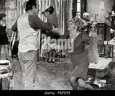 Pellicola originale titolo: ANN. Titolo inglese: ANN. Regista: Carol Reed. Anno: 1970. Stelle: Shelley Winters; Anthony Quinn. Credito: WARNER BROS. Foto / Album Foto Stock