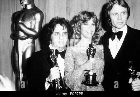 Descrizione: La cinquantunesima Academy Awards / 1979. Michaëlle Cimino, miglior regista per 'Il Cacciatore". John Voight, migliore attore per "Tornando a casa". Jane Fonda, miglior attrice per "Tornando a casa".. Anno: 1979. Stelle: Jane Fonda; JON VOIGHT; Michael Cimino. Foto Stock
