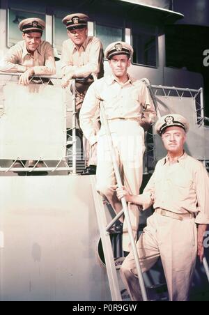 Pellicola originale titolo: Mister Roberts. Titolo inglese: Mister Roberts. Regista: JOHN FORD; MERVYN LEROY. Anno: 1955. Stelle: Henry Fonda; James Cagney; WILLIAM POWELL; JACK LEMMON. Credito: WARNER BROTHERS / Album Foto Stock