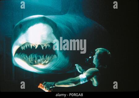 Pellicola originale titolo: il profondo blu del mare. Titolo inglese: il profondo blu del mare. Regista: RENNY HARLIN. Anno: 1999. Stelle: Thomas Jane. Credito: WARNER BROS. Foto / Album Foto Stock
