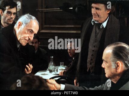 Pellicola originale titolo: COLMENA, LA. Titolo inglese: l'alveare. Regista: MARIO CAMUS. Anno: 1982. Stelle: FRANCISCO RABAL; CAMILO JOSE CELA. Credito: AGATA FILM / Album Foto Stock