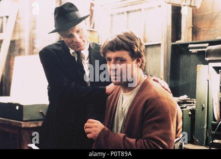 Pellicola originale titolo: una bella mente. Titolo italiano: una bella mente. Regista: Ron Howard. Anno: 2001. Stelle: ED HARRIS; Russell Crowe. Credito: Universal Studios/DREAMWORKS / REED, ELI / Album Foto Stock