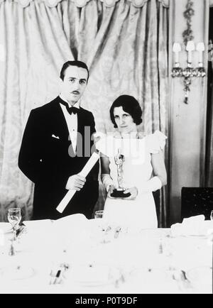 Descrizione: 5 Academy Awards / 1933. Walt Disney con sua moglie Lillian Bounds, dopo l'Oscar premiazione. Anno: 1933. Stelle: WALT DISNEY. Foto Stock