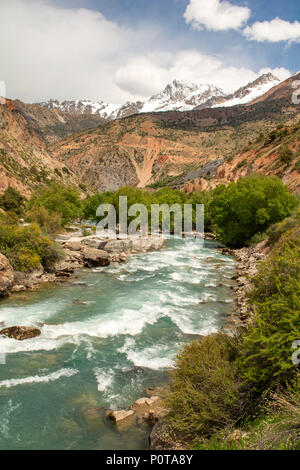 Iskandar Darya River, Sughd Provincia, Tagikistan Foto Stock