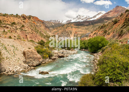 Iskandar Darya River, Sughd Provincia, Tagikistan Foto Stock