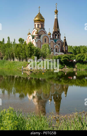 Chiesa dell Esaltazione della Santa Croce, Almaty, Kazakhstan Foto Stock