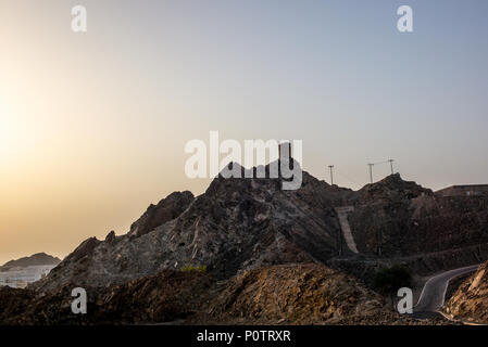 Sunrise in estate sulla città vecchia di Muscat in Oman - 2 Foto Stock