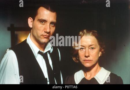 Pellicola originale titolo: GOSFORD PARK. Titolo inglese: GOSFORD PARK. Regista: Robert Altman. Anno: 2001. Stelle: Helen Mirren; Clive Owen. Credito: CAPITOL FILMS/CHICAGO FILM/USA PELLICOLE MEDUSA/produzione/sabbia / Album Foto Stock