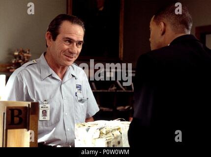 Pellicola originale titolo: di Men in Black II. Titolo inglese: di Men in Black II. Regista: barry SONNENFELD. Anno: 2002. Stelle: Tommy Lee Jones; Will Smith. Credito: Columbia Tristar / Album Foto Stock