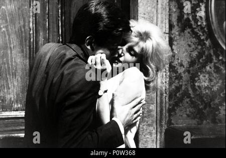 Pellicola originale titolo: L' eclisse. Titolo inglese: Eclipse, l. Regista: Michelangelo Antonioni. Anno: 1962. Stelle: Alain Delon; Monica Vitti. Credito: INTEROPA-CINERIZ-PARIS/volte / Album Foto Stock