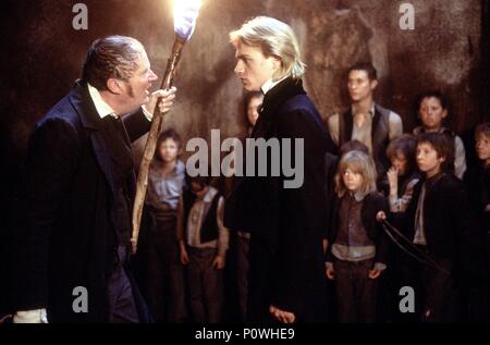 Pellicola originale titolo: NICHOLAS NICKLEBY. Titolo inglese: NICHOLAS NICKLEBY. Regista: DOUGLAS MCGRATH. Anno: 2002. Stelle: JIM BROADBENT; CHARLIE HUNNAM. Credito: HART-SHARP ENTERTAINMENT/United Artists/POTBOILER PRODUZIONE / MEIN, SIMON / Album Foto Stock