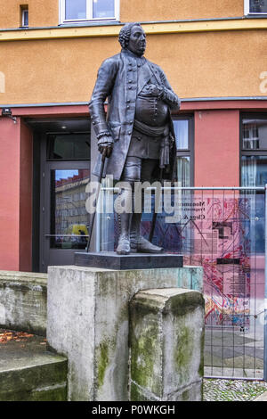 Il monumento per cambiamento storico - raccolta di frammenti da monumenti storici a Rosa-Luxemburg-Platz, Berlin i pezzi di questa insolita mem Foto Stock