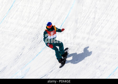 Scotty James (AUS) concorrenti negli uomini della Snowboard Half Pipe qualifiche per i Giochi Olimpici Invernali PyeongChang 2018 Foto Stock