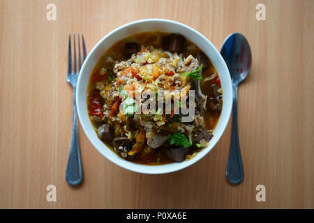 Asian tagliatelle, tailandese tradizionale cibo chiamare Nam Ngiao Foto Stock