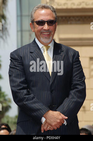 Emilio Estefan ha ricevuto il 2287th stella sulla Hollywood Walk of Fame a Los Angeles. Giugno 9, 2005. 10 EstefanEmilio Red Carpet Event, verticale, STATI UNITI D'AMERICA, industria cinematografica, celebrità, fotografia, Bestof, arte cultura e intrattenimento, Topix celebrità moda / Verticale, meglio di, evento nella vita di Hollywood - California, moquette rossa e dietro le quinte, USA, industria cinematografica, celebrità, movie celebrità, personaggi televisivi, musica celebrità, fotografia, Bestof, arte cultura e intrattenimento, Topix, verticale, una persona, da anni , 2003-2005, inchiesta tsuni@Gamma-USA.com - Tre quarti Foto Stock