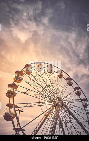 Vintage foto dai toni di un parco di divertimenti a sunrise. Foto Stock