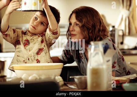 Pellicola originale titolo: ore, i. Titolo inglese: ore, i. Regista: Stephen Daldry. Anno: 2002. Stelle: Julianne Moore; JACK ROVELLO. Copyright: Editoriale all'interno di utilizzare solo. Questa è una distribuita pubblicamente handout. I diritti di accesso soltanto, senza licenza di copyright fornite. Autorizzazione obbligatoria per Visual Icona (www.visual-icon.com) è richiesto per la riproduzione di questa immagine. Credito: Paramount Pictures / Album Foto Stock