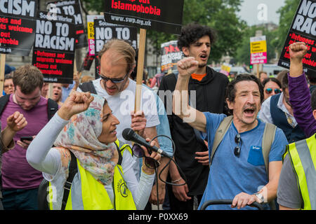 Londra, Regno Unito. Il 9 giugno 2018. Potestors opposizione della sua release - un EDL protesta a Whitehall per chiedere il rilascio di Tommy Robinson. Essa è soddisfatta da un contatore prot3est da alzarsi fino al razzismo e altri gruppi. Credito: Guy Bell/Alamy Live News Foto Stock