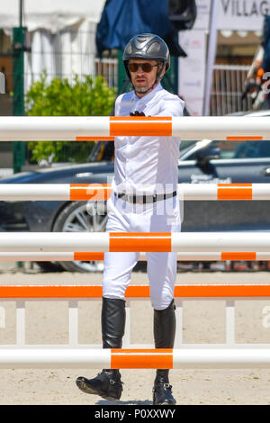 Cannes, Francia. 09 Giugno, 2018. Guillaume Canet competere durante il 2018 Longines Global Champions League a Cannes il 09 giugno 2018 Credit: BTWImages Sport/Alamy Live News Foto Stock