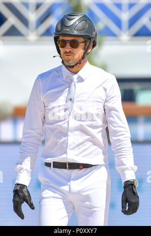 Cannes, Francia. 09 Giugno, 2018. Guillaume Canet competere durante il 2018 Longines Global Champions League a Cannes il 09 giugno 2018 Credit: BTWImages Sport/Alamy Live News Foto Stock