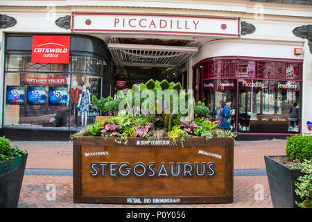 Birmingham, Regno Unito. Il 10 giugno 2018. Dippy on tour è il Museo di Storia Naturale di scheletro Diplodocus noto come Dippy sarà sul display dal 26 maggio fino al 9 settembre è un libero ticketed event Foto Stock