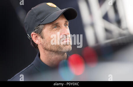 10 giugno 2018 Stuttgart, Germania: noi attore Patrick Dempsey visiti il 'Sportscar insieme giorno' da Porsche. Il 8 giugno 1948 è il compleanno della prima Porsche, 356 Roadster. Questo giubileo è celebrato tra l'ottavo e il decimo mese di giugno con numerosi eventi sotto lo slogan "portscar insieme giorno'. Foto: Sebastian Gollnow/dpa Credito: dpa picture alliance/Alamy Live News Foto Stock