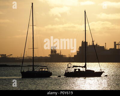 Queenborough, Kent, Regno Unito. Decimo Giugno, 2018. Regno Unito Meteo: il sole al tramonto, Queenborough, Kent. Credito: James Bell/Alamy Live News Foto Stock