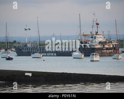 Queenborough, Kent, Regno Unito. Decimo Giugno, 2018. Regno Unito: Meteo tramonto in Queenborough Kent. Credito: James Bell/Alamy Live News Foto Stock