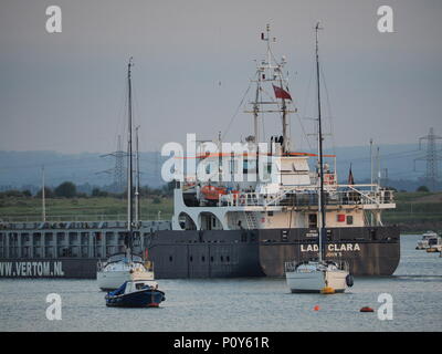 Queenborough, Kent, Regno Unito. Decimo Giugno, 2018. Regno Unito: Meteo tramonto in Queenborough Kent. Credito: James Bell/Alamy Live News Foto Stock