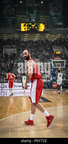 Atene, Grecia. Decimo Giugno, 2018. Vassilis Spanoulis di Olympiacos Pireo reagisce durante il Campionato Ellenico playoff finali del gioco 3 tra il Panathinaikos Superfoods e Olympiacos Pireo Credito: Ioannis Alexopoulos SOPA/images/ZUMA filo/Alamy Live News Foto Stock