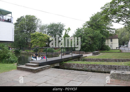 Il fiume Stour (grande Stour), sezione vicino Abati Mill Garden in Canterbury Kent. Foto Stock