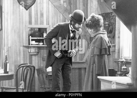 Pellicola originale titolo: MCCABE & MRS. MILLER. Titolo inglese: MCCABE & MRS. MILLER. Regista: Robert Altman. Anno: 1971. Stelle: Warren Beatty; Julie Christie. Credito: WARNER BROTHERS / Album Foto Stock