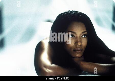 Pellicola originale titolo: come stella ha ottenuto la sua scanalatura indietro. Titolo inglese: come stella ha ottenuto la sua scanalatura indietro. Regista: KEVIN RODNEY SULLIVAN. Anno: 1998. Stelle: Angela Bassett. Credito: 20TH CENTURY FOX / Stevens, D. / Album Foto Stock