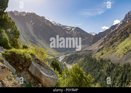 Vista in Ala Archa National Park, vicino a Bishkek, Kirghizistan Foto Stock