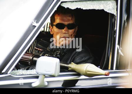 Pellicola originale titolo: Terminator 3: AUMENTO DELLE MACCHINE. Titolo inglese: Terminator 3: AUMENTO DELLE MACCHINE. Regista: JONATHAN MOSTOW. Anno: 2003. Stelle: Arnold Schwarzenegger. Credito: FMI 3 / ZUCKERMAN, ROBERT / Album Foto Stock