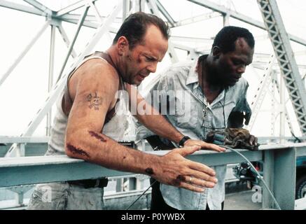Pellicola originale titolo: DIE HARD: con una vendetta. Titolo inglese: DIE HARD: con una vendetta. Regista: JOHN MCTIERNAN. Anno: 1995. Stelle: Bruce Willis; Samuel L. Jackson. Credito: CINERGI PICTURES / Album Foto Stock