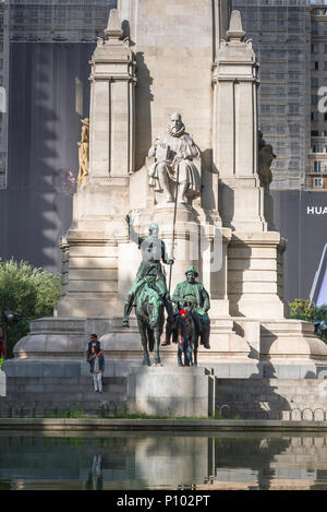 Statua di Don Quixote Madrid, vista della statua di Don Quixote e Sancho Panza al Monumento Cervantes in Plaza de Espana a Madrid, Spagna. Foto Stock