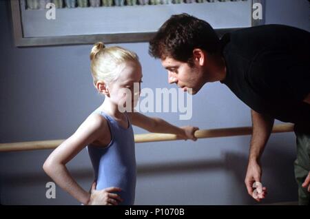 Pellicola originale titolo: UPTOWN GIRLS. Titolo inglese: UPTOWN GIRLS. Regista: BOAZ YAKIN. Anno: 2003. Stelle: Dakota Fanning; BOAZ YAKIN. Credito: Metro Goldwyn Mayer / Album Foto Stock