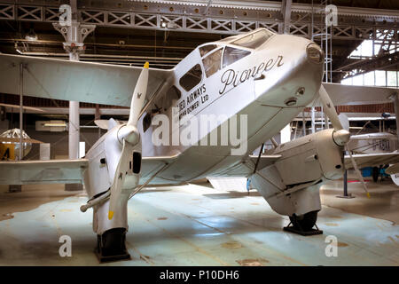 De Havilland Dragon Rapid Aircraft al museo aeronautico di Manchester Foto Stock