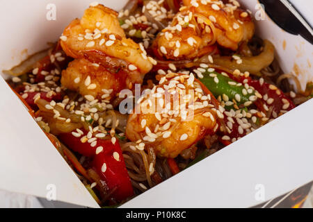Cellophane noodles con gamberi tigre Foto Stock