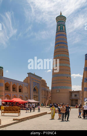 L'Islam Khodja Minaret, Khiva, Uzbekistan Foto Stock