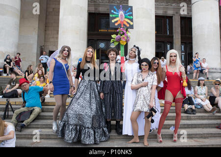 Varsavia, Polonia - 9 Giugno 2018: i partecipanti di grande parata di uguaglianza - comunità LGBT Pride Parade nella città di Varsavia Foto Stock