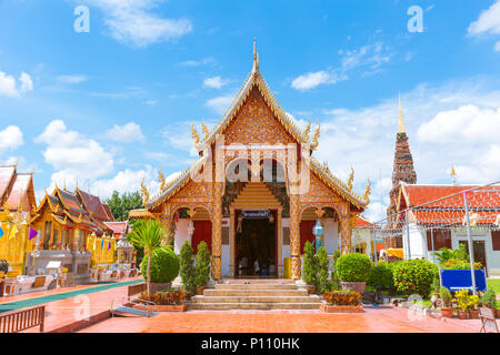 Wat Phra That hariphunchai tempio lamphun la più bella e la più popolare destinazione turistica tempio nella provincia del Nord in Lamphun Thailandia 18 ottobre 2 Foto Stock