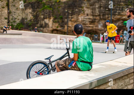 Noleggio di acrobazie durante la RedBull 3in1 BMX concorrenza, città di Lussemburgo, Lussemburgo Foto Stock