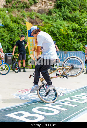 Noleggio di acrobazie durante la RedBull 3in1 BMX concorrenza, città di Lussemburgo, Lussemburgo Foto Stock