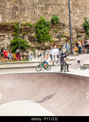 Noleggio di acrobazie durante la RedBull 3in1 BMX concorrenza, città di Lussemburgo, Lussemburgo Foto Stock