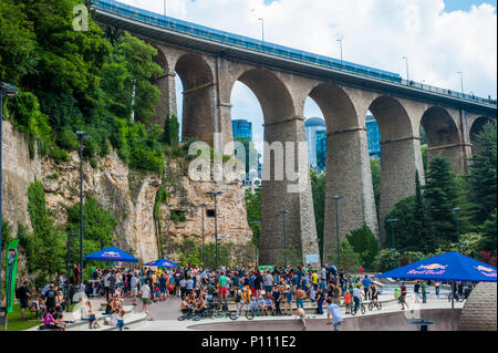 Noleggio di acrobazie durante la RedBull 3in1 BMX concorrenza, città di Lussemburgo, Lussemburgo Foto Stock