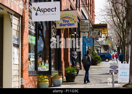 Negozi lungo Harris Avenue, storico quartiere Fairhaven, Bellingham, Washington, Stati Uniti d'America Foto Stock