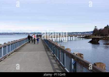 Il Boardwalk, Bellingham Bay waterfront, Bellingham, Washington, Stati Uniti d'America Foto Stock